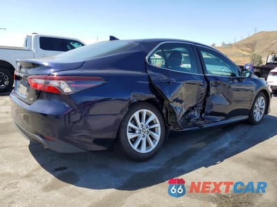 Trzecie zdjęcie samochodu z tyłu: 2022 TOYOTA CAMRY LE VIN:4T1C11AK8NU663585 - miniatura