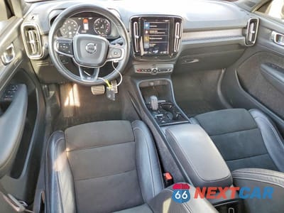 Zdjęcie 8 z 13 samochodu: 2019 VOLVO XC40 T5 R-DESIGN VIN:YV4162UM9K2150463 - miniatura