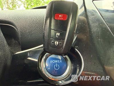 Zdjęcie 14 z 14 samochodu: 2019 TOYOTA PRIUS LE VIN:JTDKARFU5K3069420 - miniatura