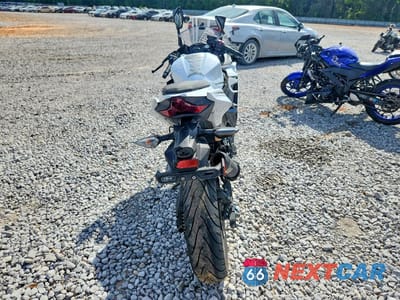 Czwarte zdjęcie samochodu z boku: 2023 KAWASAKI EX400 VIN:JKAEXKH19PDAR8102 - miniatura