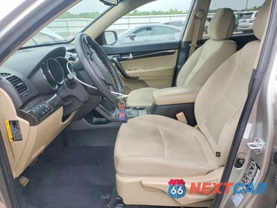 Zdjęcie 7 z 13 samochodu: 2013 KIA SORENTO LX VIN:5XYKT3A64DG364927 - miniatura