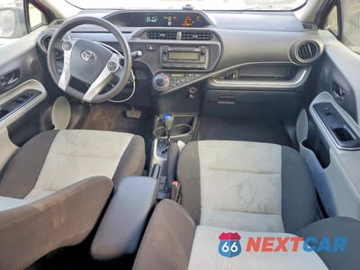 Zdjęcie 8 z 13 samochodu: 2014 TOYOTA PRIUS C TWO VIN:JTDKDTB3XE1559353 - miniatura
