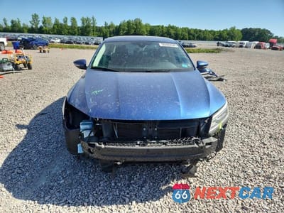 Piąte zdjęcie samochodu w środku: 2017 VOLKSWAGEN PASSAT SEL PREMIUM VIN:1VWCT7A34HC055788 - miniatura