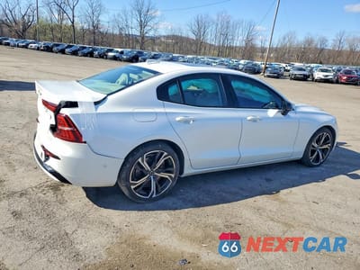 Trzecie zdjęcie samochodu z tyłu: 2023 VOLVO S60 PLUS VIN:7JRH60FW1PG255031 - miniatura