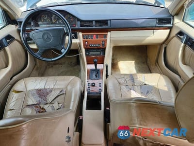 Zdjęcie 8 z 12 samochodu: 1995 MERCEDES-BENZ E 320 BASE VIN:WDBEA32E2SC167876 - miniatura