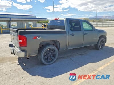 Trzecie zdjęcie samochodu z tyłu: 2011 CHEVROLET SILVERADO K1500 LT VIN:3GCPKSE37BG273037 - miniatura