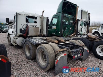 Trzecie zdjęcie samochodu z tyłu: 2016 KENWORTH T680 SEMI TRUCK VIN:1XKYD49X5GJ103101 - miniatura
