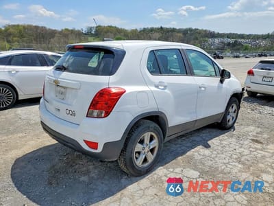 Trzecie zdjęcie samochodu z tyłu: 2019 CHEVROLET TRAX LS VIN:3GNCJNSB3KL211602 - miniatura