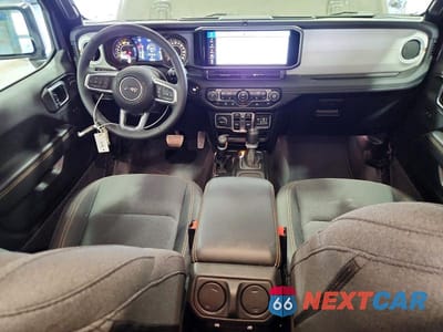 Zdjęcie 8 z 13 samochodu: 2025 JEEP WRANGLER SAHARA VIN:1C4PJXEN6SW654249 - miniatura
