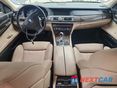 Zdjęcie 8 z 12 samochodu: 2011 BMW 740 LI VIN:WBAKB4C54BC574133 - miniatura