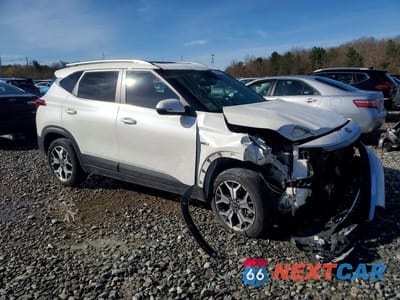 Czwarte zdjęcie samochodu z boku: 2021 KIA SELTOS EX VIN:KNDERCAA4M7142255 - miniatura