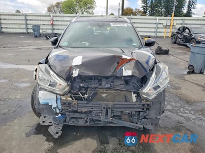 Piąte zdjęcie samochodu w środku: 2020 NISSAN KICKS SV VIN:3N1CP5CV1LL490262 - miniatura