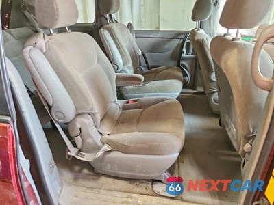 Zdjęcie 10 z 11 samochodu: 2004 TOYOTA SIENNA LE 7 PASSENGER VIN:5TDBA23C14S021921 - miniatura