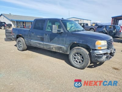 Czwarte zdjęcie samochodu z boku: 2005 GMC NEW SIERRA K1500 VIN:2GTEK13T651233176 - miniatura