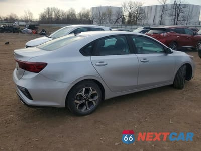 Trzecie zdjęcie samochodu z tyłu: 2021 KIA FORTE LXS VIN:3KPF24AD8ME333184 - miniatura