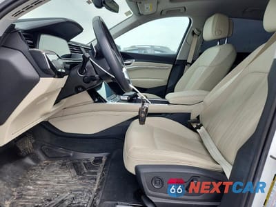 Zdjęcie 7 z 14 samochodu: 2021 AUDI E-TRON PREMIUM VIN:WA1AAAGE8MB038556 - miniatura