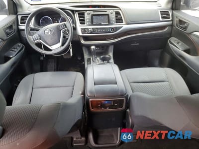 Zdjęcie 8 z 13 samochodu: 2019 TOYOTA HIGHLANDER LE VIN:5TDZARFH5KS055551 - miniatura