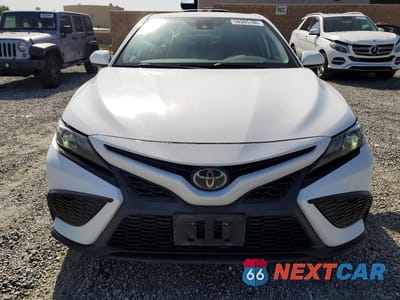 Piąte zdjęcie samochodu w środku: 2021 TOYOTA CAMRY SE VIN:4T1G11AK0MU616809 - miniatura