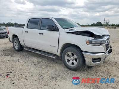Czwarte zdjęcie samochodu z boku: 2025 RAM 1500 BIG HORN VIN:1C6RREFG8SN530955 - miniatura