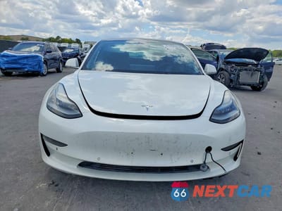 Piąte zdjęcie samochodu w środku: 2019 TESLA MODEL 3 VIN:5YJ3E1EA7KF426584 - miniatura