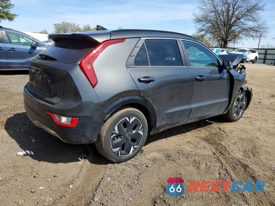 Trzecie zdjęcie samochodu z tyłu: 2023 KIA NIRO WIND VIN:KNDCR3L17P5075204 - miniatura