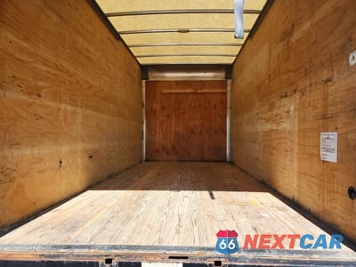 Zdjęcie 10 z 13 samochodu: 2019 ISUZU NPR XD BOX TRUCK VIN:JALC4W166K7K00297 - miniatura