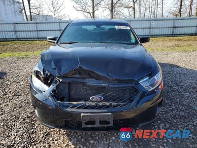Piąte zdjęcie samochodu w środku: 2017 FORD TAURUS POLICE INTERCEPTOR VIN:1FAHP2MKXHG122900 - miniatura