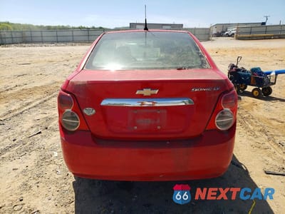 Zdjęcie 6 z 12 samochodu: 2014 CHEVROLET SONIC LT VIN:1G1JC5SH2E4232216 - miniatura