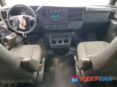 Zdjęcie 8 z 13 samochodu: 2024 CHEVROLET EXPRESS G2500 DELIVERY VAN VIN:1GCWGAFP6R1261768 - miniatura