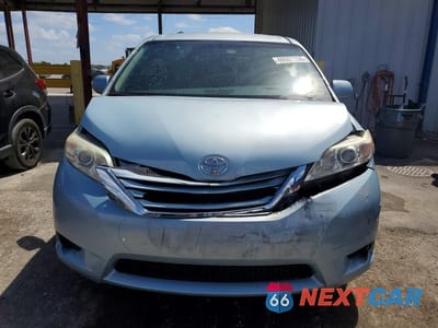 Piąte zdjęcie samochodu w środku: 2016 TOYOTA SIENNA LE 8-PASSENGER VIN:5TDKK3DC3GS692481 - miniatura