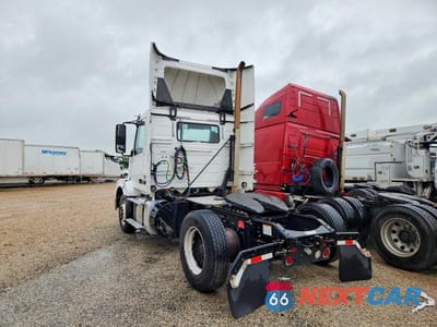 Trzecie zdjęcie samochodu z tyłu: 2017 VOLVO VNL SEMI TRUCK VIN:4V4N39TG6HN988222 - miniatura