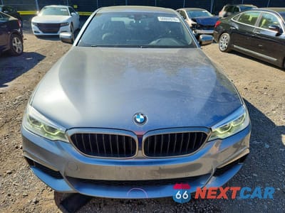 Piąte zdjęcie samochodu w środku: 2019 BMW M550XI VIN:WBAJB9C56KB464263 - miniatura