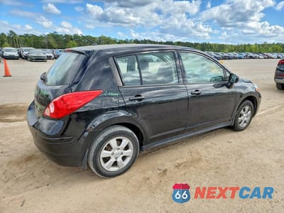 Trzecie zdjęcie samochodu z tyłu: 2009 NISSAN VERSA 1.8 S VIN:3N1BC13E39L407794 - miniatura