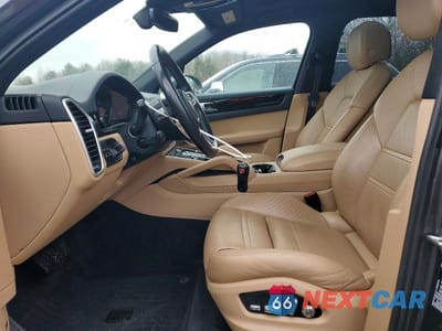 Zdjęcie 7 z 13 samochodu: 2020 PORSCHE CAYENNE VIN:WP1AA2AY1LDA04426 - miniatura