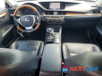 Zdjęcie 8 z 12 samochodu: 2013 LEXUS ES 300H VIN:JTHBW1GG1D2013302 - miniatura