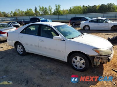 Czwarte zdjęcie samochodu z boku: 2003 TOYOTA CAMRY LE VIN:JTDBE32K430178119 - miniatura