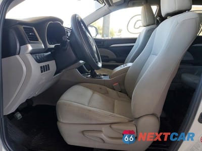 Zdjęcie 7 z 12 samochodu: 2019 TOYOTA HIGHLANDER LE VIN:5TDBZRFH9KS932049 - miniatura