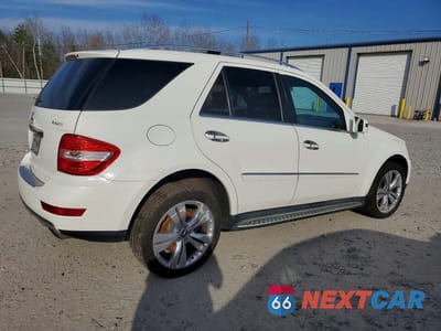 Trzecie zdjęcie samochodu z tyłu: 2011 MERCEDES-BENZ ML 350 4MATIC VIN:4JGBB8GB8BA642905 - miniatura