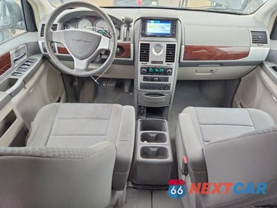 Zdjęcie 8 z 13 samochodu: 2010 CHRYSLER TOWN & COUNTRY TOURING VIN:2A4RR5DX7AR126441 - miniatura