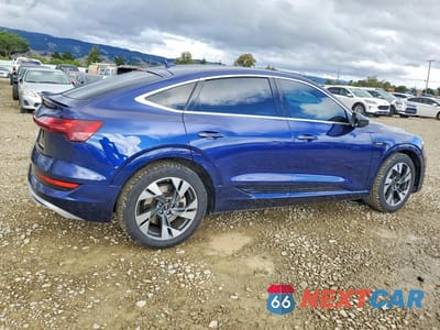 Trzecie zdjęcie samochodu z tyłu: 2022 AUDI E-TRON SPORTBACK PREMIUM VIN:WA11AAGEXNB020559 - miniatura