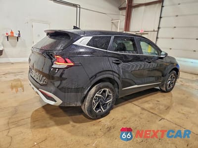 Trzecie zdjęcie samochodu z tyłu: 2025 KIA SPORTAGE LX VIN:5XYK2CDF6SG315840 - miniatura