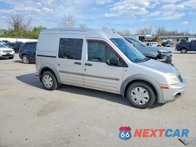 Czwarte zdjęcie samochodu z boku: 2010 FORD TRANSIT CONNECT XLT VIN:NM0KS9BN5AT033394 - miniatura