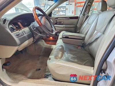 Zdjęcie 7 z 12 samochodu: 2009 LINCOLN TOWN CAR SIGNATURE LIMITED VIN:2LNHM82V99X635968 - miniatura