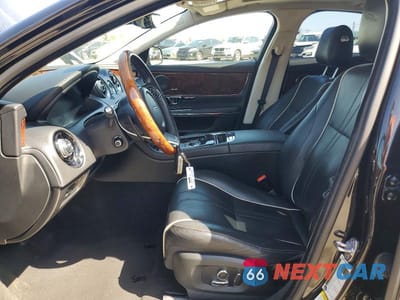 Zdjęcie 7 z 13 samochodu: 2019 JAGUAR XJ R - SPORT VIN:SAJWA1C73K8W19543 - miniatura