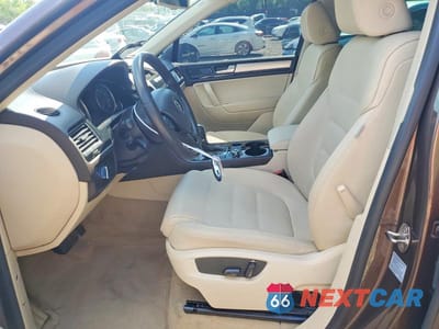Zdjęcie 7 z 13 samochodu: 2014 VOLKSWAGEN TOUAREG V6 VIN:WVGEF9BP3ED001206 - miniatura