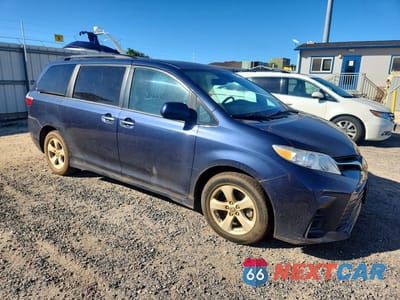 Czwarte zdjęcie samochodu z boku: 2020 TOYOTA SIENNA LE 8-PASSENGER VIN:5TDKZ3DCXLS062561 - miniatura