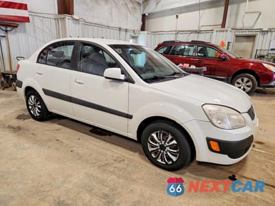 Czwarte zdjęcie samochodu z boku: 2007 KIA RIO BASE VIN:KNADE123776230977 - miniatura