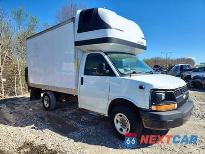 Czwarte zdjęcie samochodu z boku: 2017 CHEV EXPRESS G3500 VIN:1GB0GRFF2H1118072 - miniatura