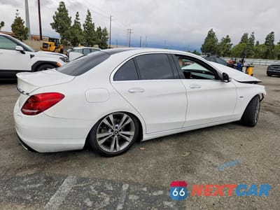 Trzecie zdjęcie samochodu z tyłu: 2017 MERCEDES-BENZ C 350E VIN:55SWF4HB7HU226845 - miniatura