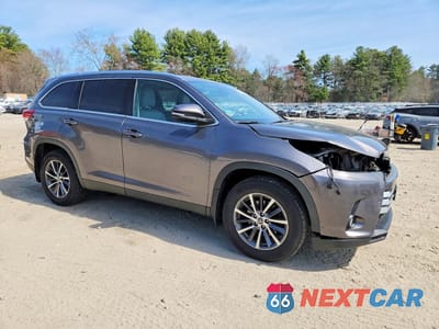 Czwarte zdjęcie samochodu z boku: 2019 TOYOTA HIGHLANDER XLE VIN:5TDJZRFH1KS615703 - miniatura